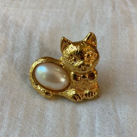 Kitty Cat‎ w/ Faux Pearl Avon Vintage Tack Pin Bow Tie - Picture 1 of 5
